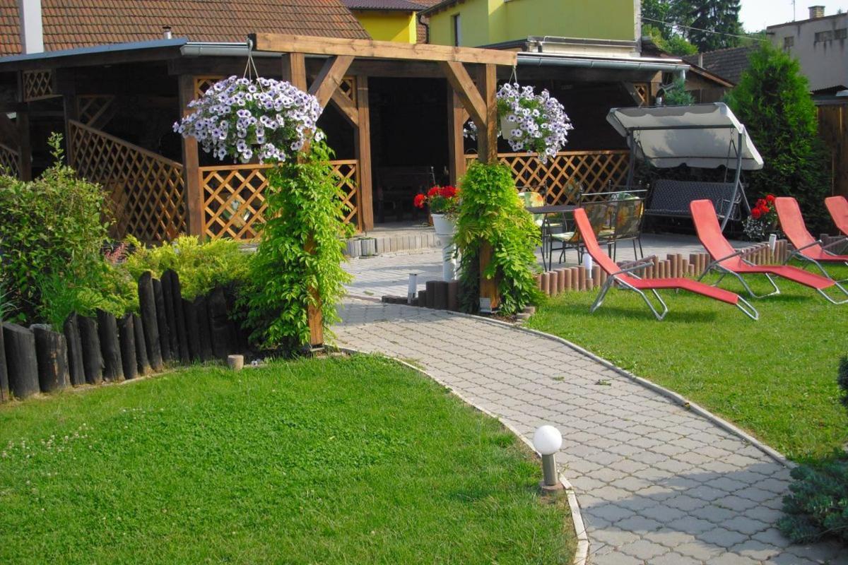 Penzion U Balcarky Ostrov u Macochy Exterior foto